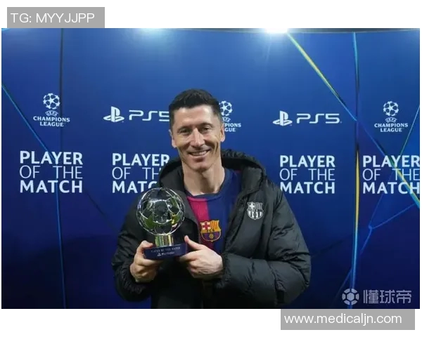 莱万梅开二度助力巴萨大胜对手展现强大实力