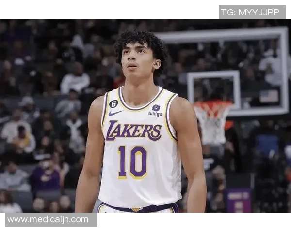 湖人外线投手汤普森再度获得最佳球员奖,成就伟大职业生涯 湖人外线投手汤普森再度获得最佳球员奖,成就伟大职业生涯