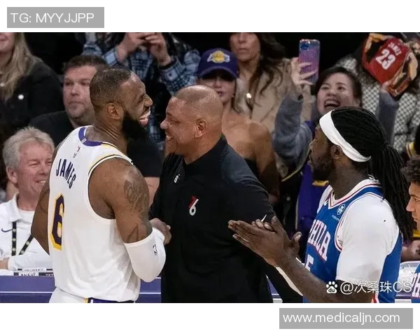 詹姆斯砍下40+的两双创纪录,但骑士总决赛再次失利 詹姆斯砍下40+的两双创纪录,但骑士总决赛再次失利